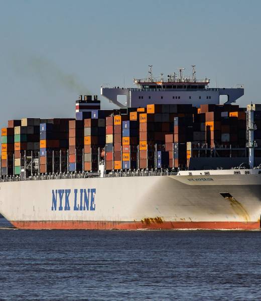 container-ship-2893480_1920