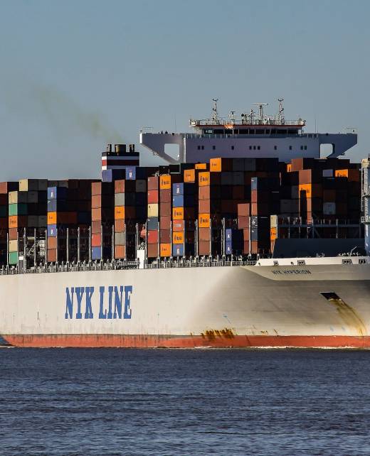 container-ship-2893480_1920